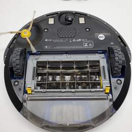 iRobot Model 655 Roomba w/Dock For Parts/Repair alternative image