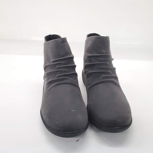 Cloudsteppers by Clarks Women's Gray Suede Ankle Boots Size 6.5 image number 2