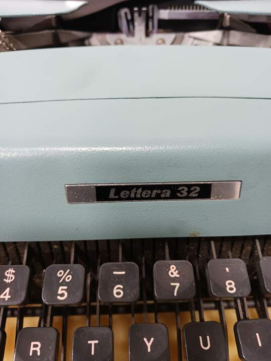 Vintage Olivetti Lettera Portable Typewriter In A Smith & Corona Hard Case image number 3