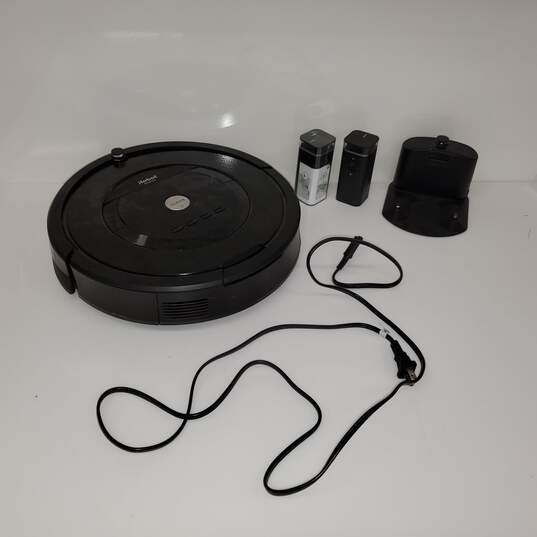 iRobot Roomba 805 Robotic Vacuum Cleaner P/R image number 1