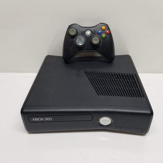 Microsoft Xbox 360 Slim 250GB Console Bundle with Controller & Games #7 image number 3