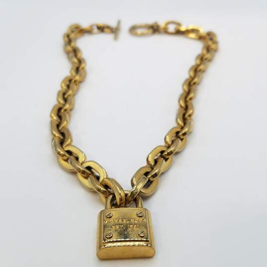 Michael Kors Gold Tone Crystal Chain Link Lock Pendant Toggle 17in Necklace 91.3g image number 2