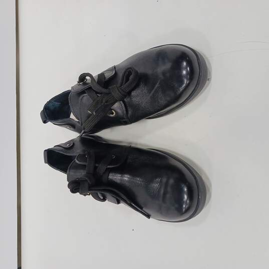 Black Shoes image number 1