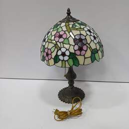 Ornate Floral Stained Glass Pattern Shade Tableside Lamp alternative image