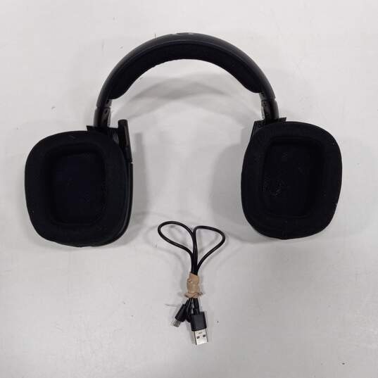 Black Headphones w/ Power Cord G533 image number 2