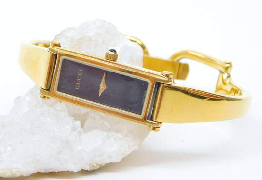 Gucci 1500 L Gold Tone Black Dial Swiss Quartz Bracelet Watch 27.9g image number 2