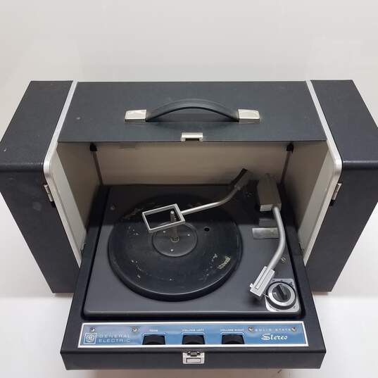 VTG GE Portable Solid State Stereo Record Player | Model T265H U image number 1