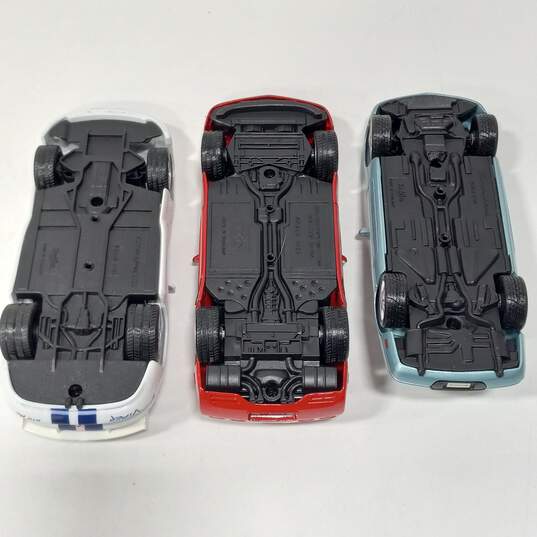 Maisto 3pc Set of Die Cast Collector Cars image number 5