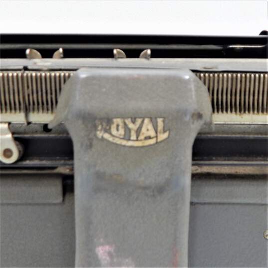 Vintage Royal KMG Desktop Typewriter image number 7