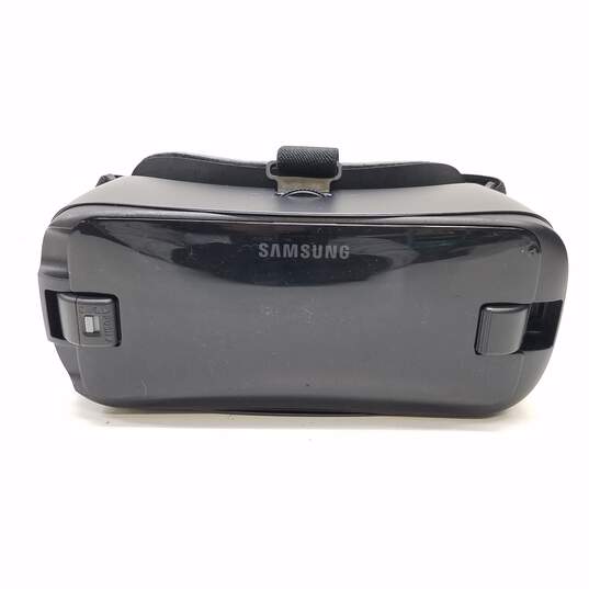 Samsung Gear VR by Oculus image number 2