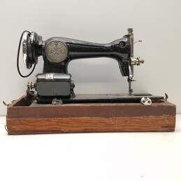 Vintage Singer Universal SA16853 Sewing Machine