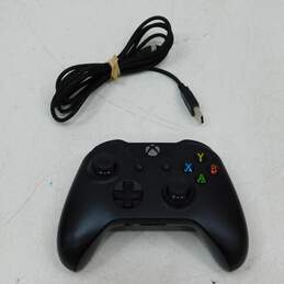 3 Microsoft Xbox One Controllers alternative image