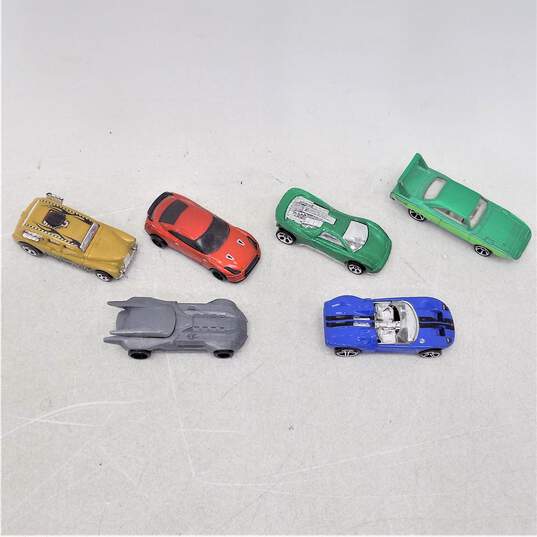 Assorted Lot Of Die Cast Cars Matchbox Hot Wheels & More image number 2