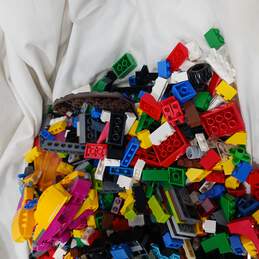 5.5lbs of Assorted Building Blocks, Pieces & Parts alternative image