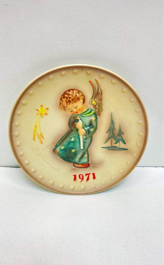M.J. Hummel 4 Collectors Wall Hanging Plates 1971 Anniversary Plates image number 6