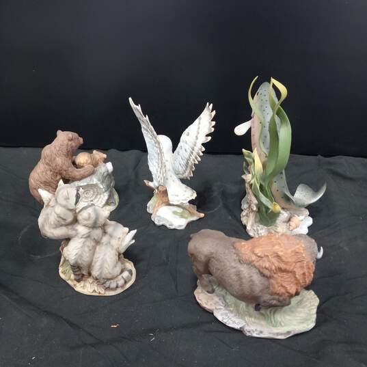 5pc. Bundle of Assorted Homco Woodland Animal Figurines with Wooden Stands image number 2