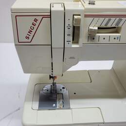 Vintage Singer Sewing Machine Model 5910 alternative image