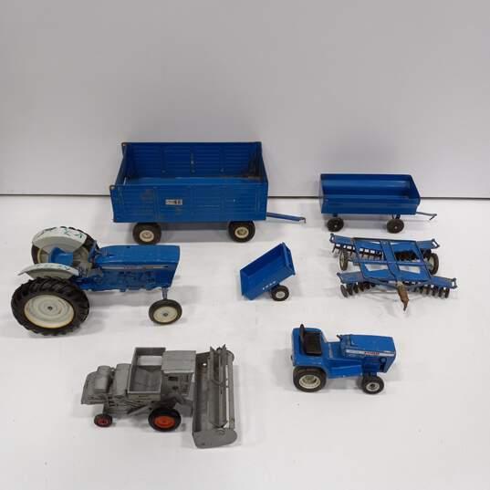 7 pc Assorted Vintage Metal Tractors image number 1
