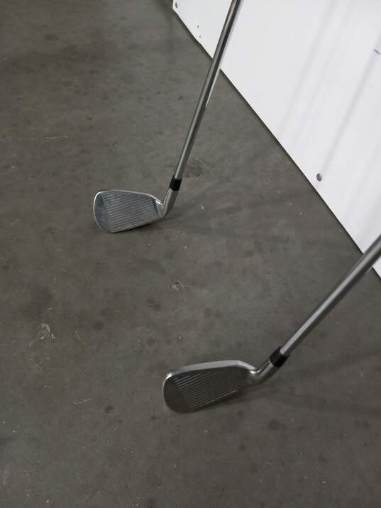 Pair of Lynx Predator Golf Irons image number 3