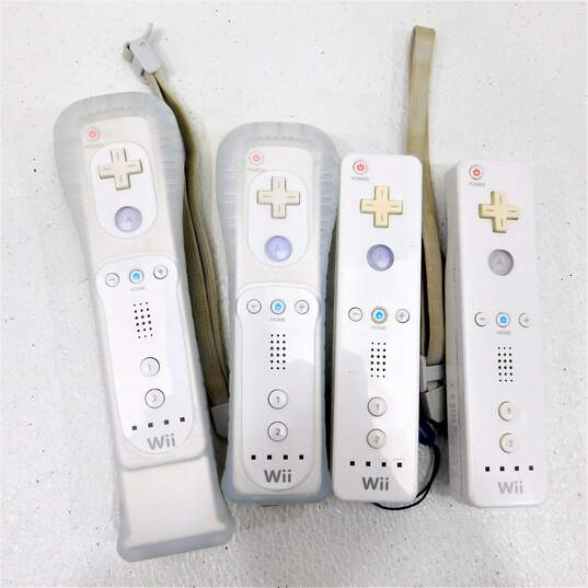 Nintendo Wii W/ 4 Controllers & 2 Games Metroid Prime image number 7