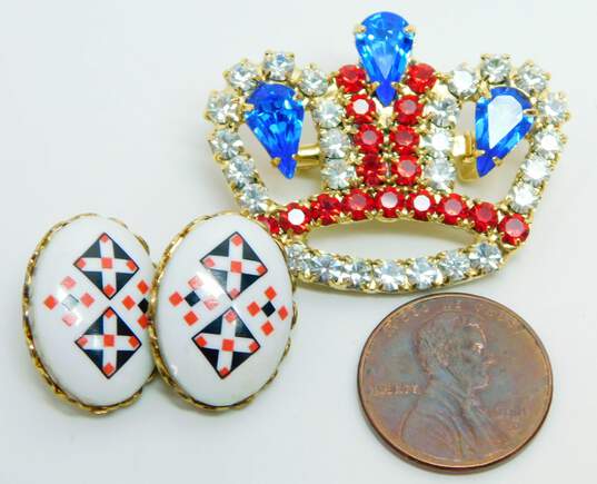 VNTG White Blue & Red Mid Century Jewelry image number 6