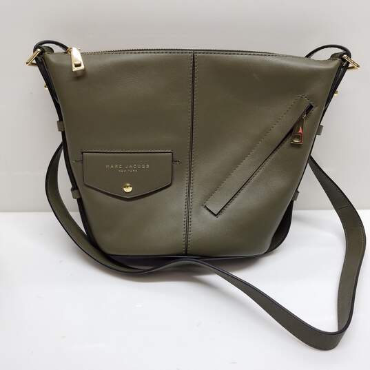 AUTHENTICATED MARC JACOBS MINI SLING LEATHER HOBO BAG image number 3