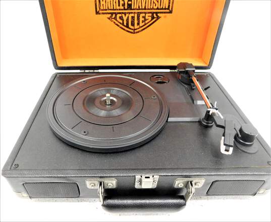 Harley-Davidson Vintage Portable Record Player Bar + Shield, 3 Speed, Built in Speaker + Bluetooth image number 2
