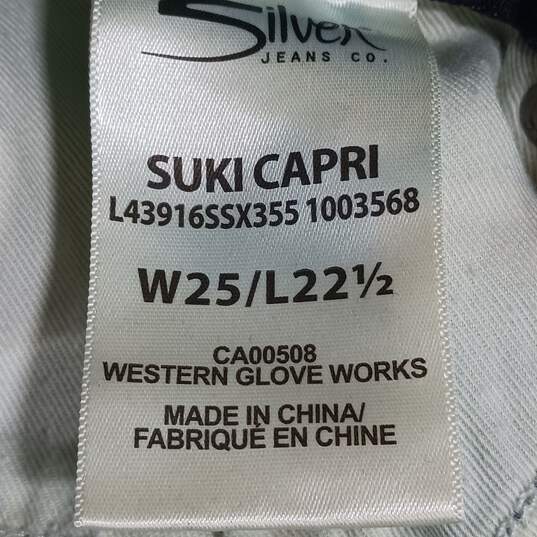 Women's Silver Suki Denim Capris Size W22-L22 1/2 NWT image number 4
