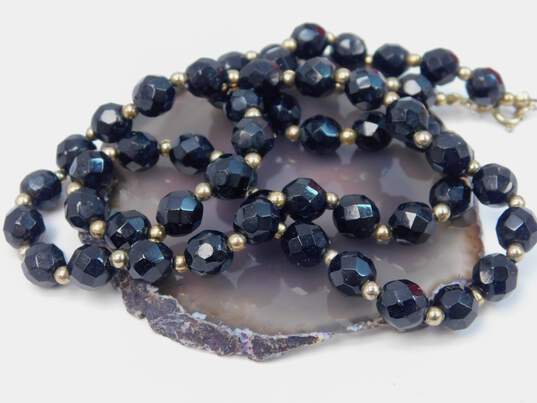 VNTG Mid Century Faux Pearl, Black & Gold Tone Beaded Necklace Lot image number 7