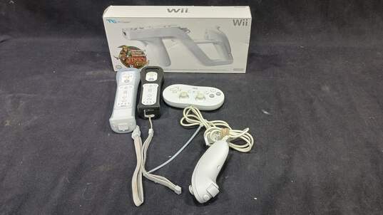 Nintendo Wii Console Game Bundle With Wii Zapper image number 3