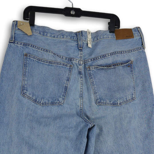NWT Womens Blue Denim Light Wash 5-Pocket Design Straight Leg Jeans Size 33 image number 4