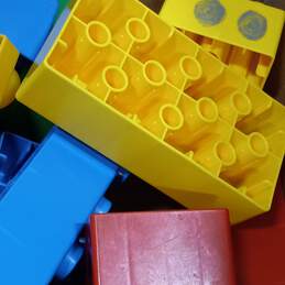 4.5lbs of Assorted Mixed Building Blocks alternative image