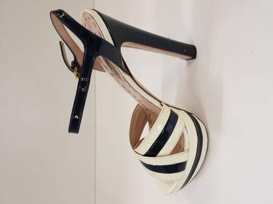 Miu Miu Black and Ivory Patent Leather Sandals Size 7.5 (Authenticated) image number 2
