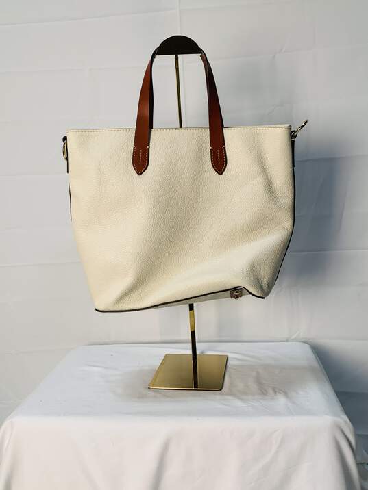 White Dooney & Bourke Handbag Certified Authentic image number 2