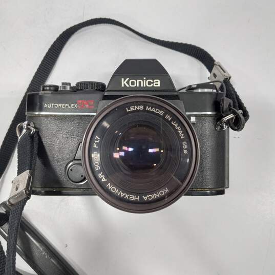 Vintage Black Konica Film Camera image number 4