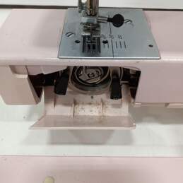 Montgomery Ward Sewing Machine Model IHT J alternative image