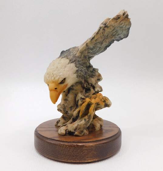 Mill Creek Studios Crosswind 7102 Eagle Figurine On Wood Base image number 1