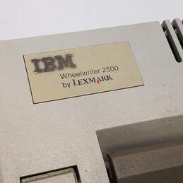 Vintage IBM Wheelwriter 2500 alternative image