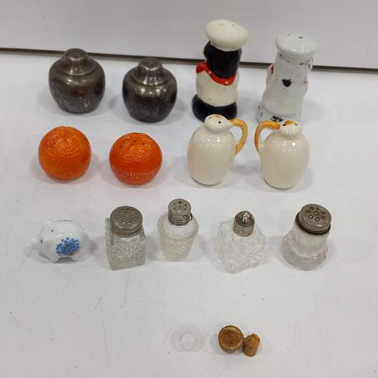 Bundle of Assorted Salt and Pepper Shakers image number 3