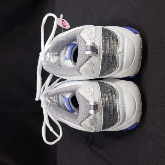 New Balance Womens Tennis Court Shoes Size 9.5  W image number 4