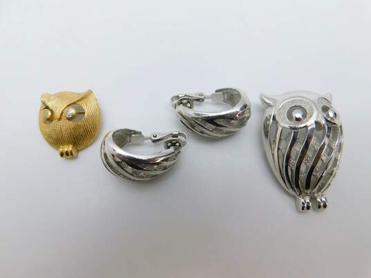 Vintage Crown Trifari Silvertone & Goldtone Owl Bird Textured & Smooth Brooches & Matching Lattice Curved Drop Clip On Earrings Set 37.2g image number 1