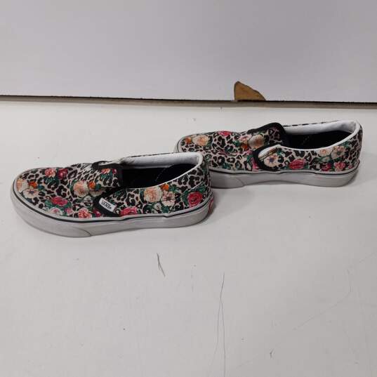 Vans Girls Canvas Classic Slip On Shoes Size 1.5 image number 3