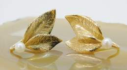 Romantic 14k Yellow Gold Etched Leaves Pearl Screw Back Earrings 4.9g