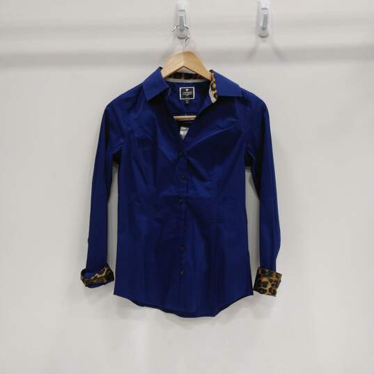 NWT Womens Blue Long Sleeve Collared Essential Button Up Shirt Size XS image number 1