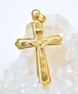 14K Yellow Gold Cross Crucifix Pendant 1.7g alternative image