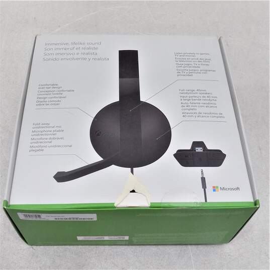 2 Microsoft Xbox One Stereo Headsets IOB image number 10