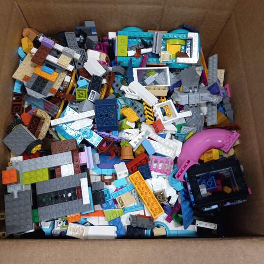 9lbs of Assorted Mixed Building Block Bundle image number 2