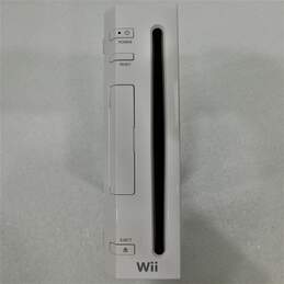 Nintendo Wii w/ 2 Controllers 2 Games alternative image