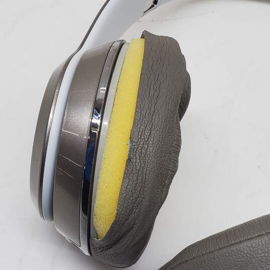 Silver Beats Solo Headphones Ciroc for Parts and Repair image number 4
