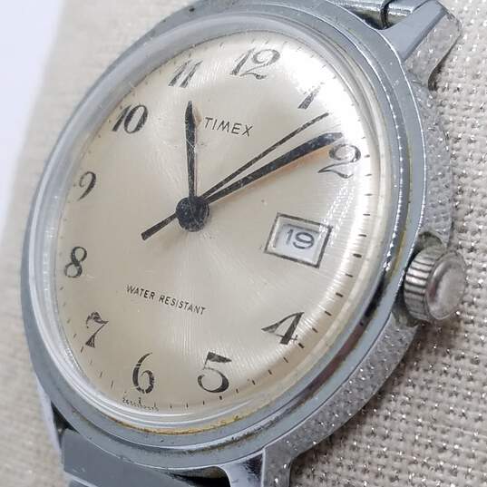 Vintage Timex 35mm Case Men's Stainless Steel Quartz Watch image number 3